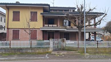 Villa 2 Appartamenti Ampio Giardino