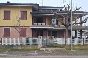 Villa 2 Appartamenti Ampio Giardino