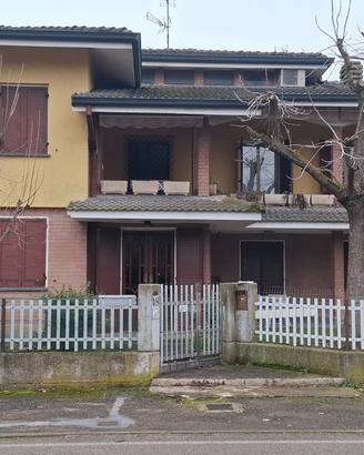 Villa 2 Appartamenti Ampio Giardino