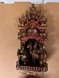 Tempio in legno laccato oro di origine cinese