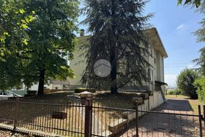 4 LOCALI A MONTECHIARUGOLO