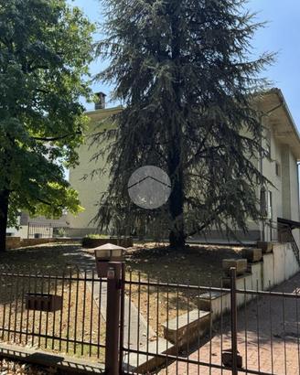 4 LOCALI A MONTECHIARUGOLO