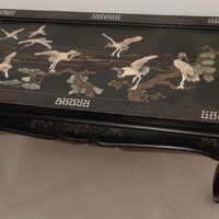 Tavolino cinese con intagli in madreperla