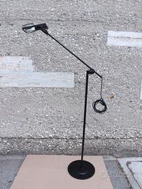 LAMPADA DA TERRA ARTEMIDE SINTESI