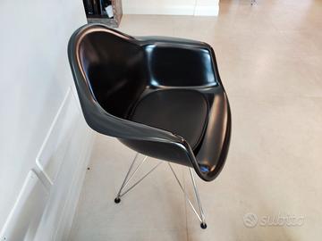 Poltrona in vetroresina Vitra - Eames