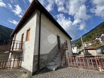 6 LOCALI A VEZZA D'OGLIO