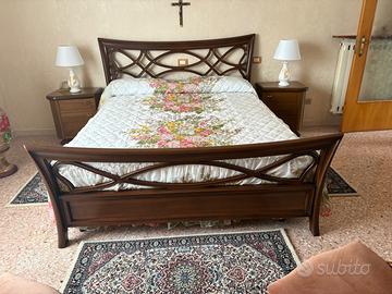 Testiera letto matrimoniale in legno.