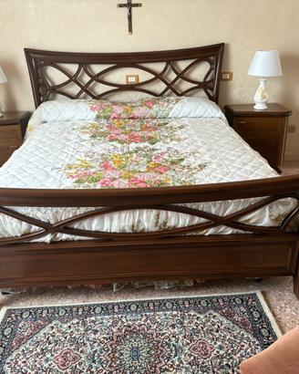 Testiera letto matrimoniale in legno.