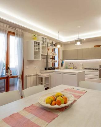 Casa indipendente di 221 m² con più di 5 locali e 