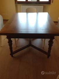 Tavolo in noce del 700