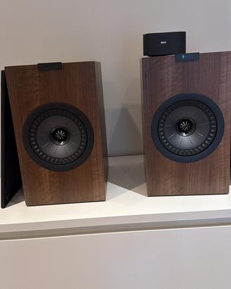 Kef q3 meta con o senza stand