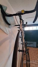 Bici Endurance bianchi carbonio intenso ultegra