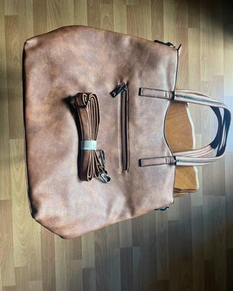 Borsa in pelle nuova con cinghia