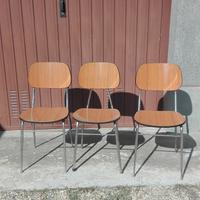 Tre sedie in formica