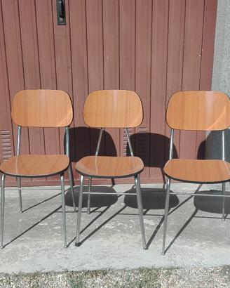 Tre sedie in formica