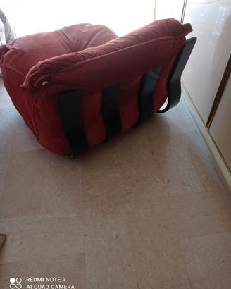 DIVANO  FRIGERIO CON BASE LEGNO NERO