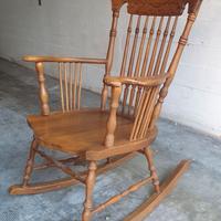 Sedia a dondolo in legno