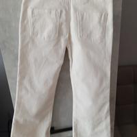 pantaloni uno nero e uno bianco 