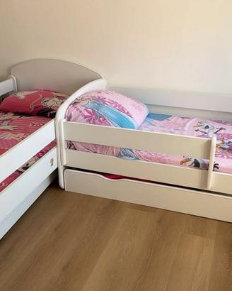 Coppia di letti per bambini
