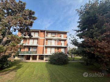 3 LOCALI A ROSATE