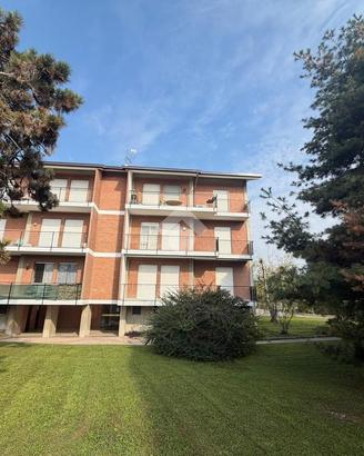 3 LOCALI A ROSATE