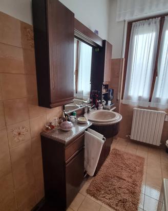 Mobile bagno con tappeto  prezzo trattabile 