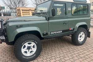Defender 90 Puma