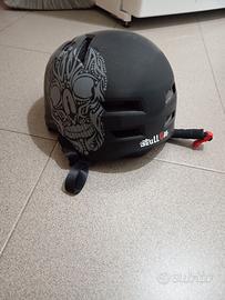Casco skateboard