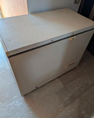 Congelatore a pozzetto Whirlpool 230L