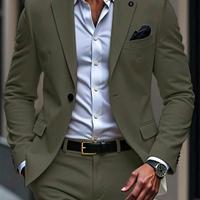 vestito uomo elegante verde militare