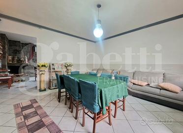 Ampio quadrivano con cucina abitabile