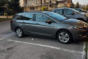 Opel astra sports tourer