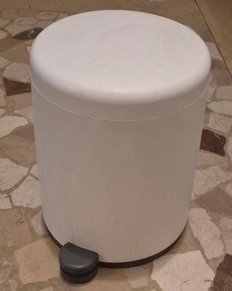 pattumiera in plastica con pedale 