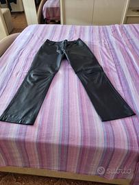 Pantalone nero di pelle da donna