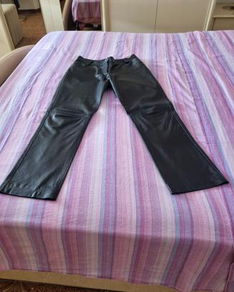 Pantalone nero di pelle da donna