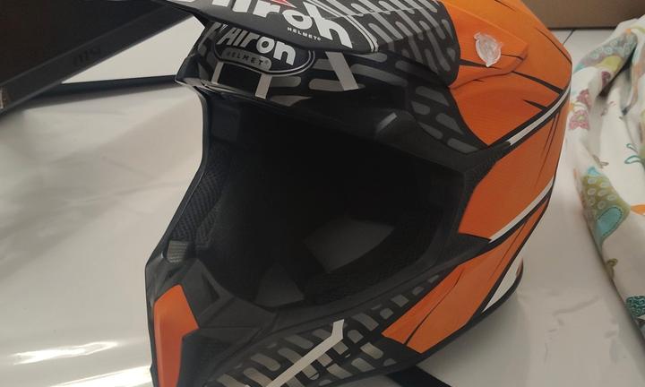 CASCO AIROH TAGLIA M