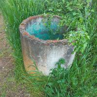 Cisterne/fioriere in cemento.