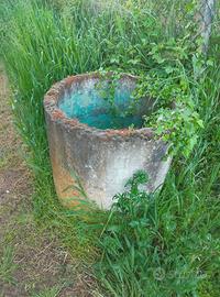 Cisterne/fioriere in cemento.
