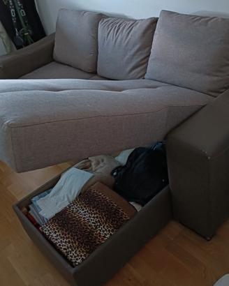 Divano letto.