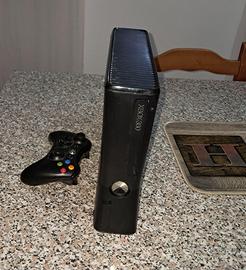 XBOX 360 con controller e alimentazione