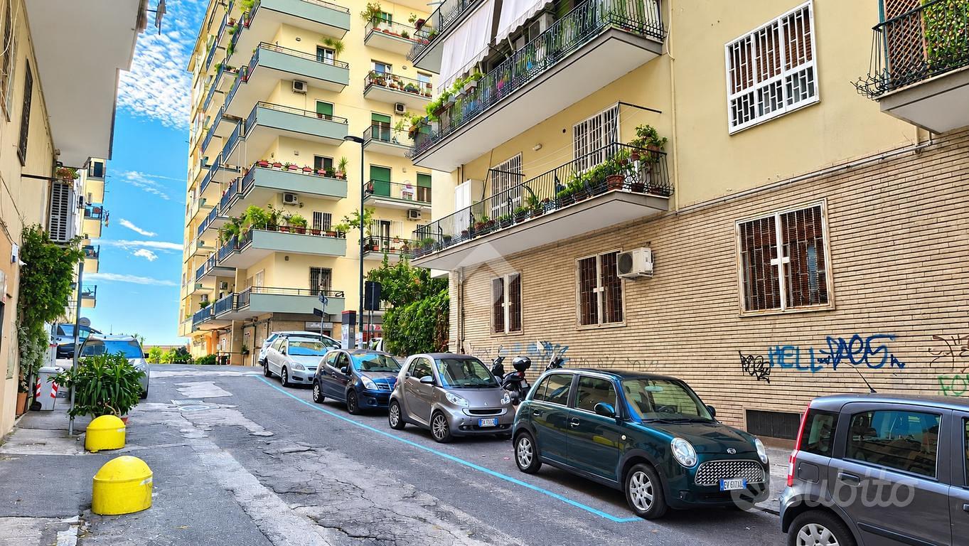 NEGOZIO A NAPOLI - Vista 5