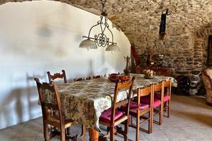 CASA SEMINDIPENDENTE A LOZIO