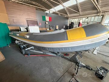 Gommone natante motore carrello