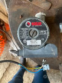 Pompa elettrica caldaia 220v riello