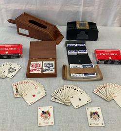collezione di carte da gioco e sabot