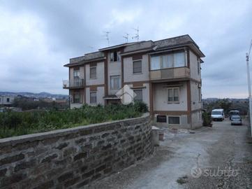 3 LOCALI A ALBANO LAZIALE