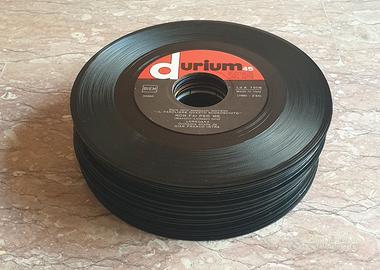 Lotto A di 25 Vinili 45 Giri di Musica Anni 50/60