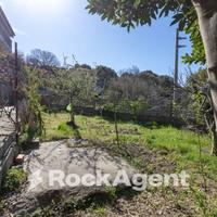 VILLA INDIPENDENTE CON CIRCA 2000 MQ DI GIARDINO