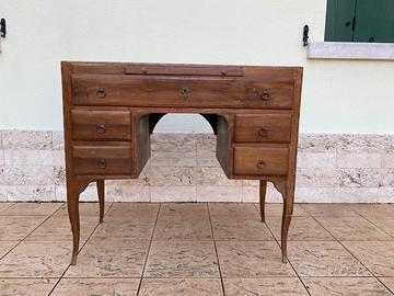 Scrivania antica