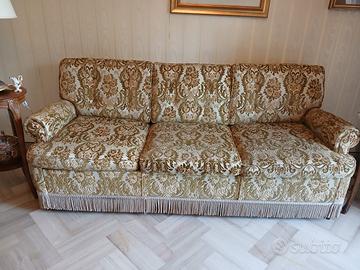 Divano letto e due poltrone